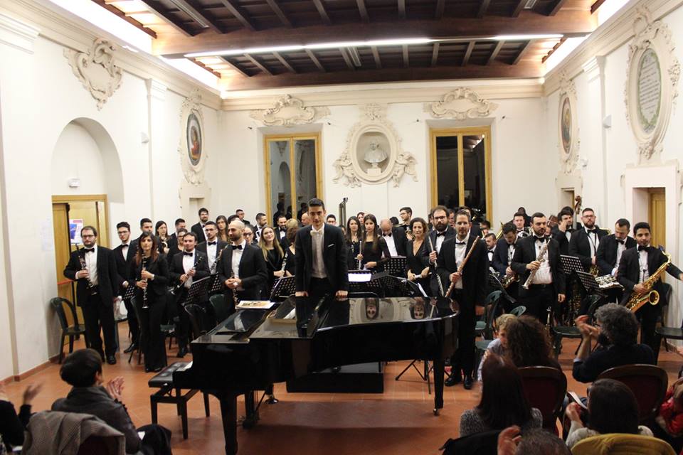 L'Orchestra di Fiati «Città di Ferentino» e Alessandro Celardi, direttore.